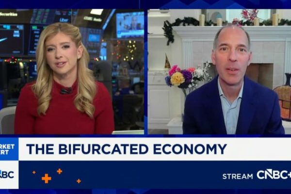 Economist Mark Zandi sees the Fed surprising with three rate cuts in first half of 2026