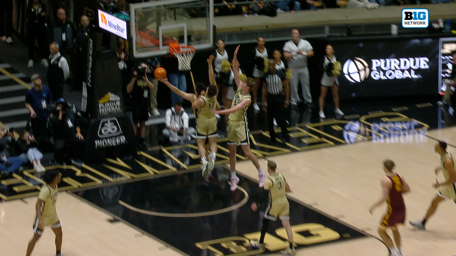 Bobby Durkin finishes tough play in the paint for tough and-one, Minnesota trails Purdue