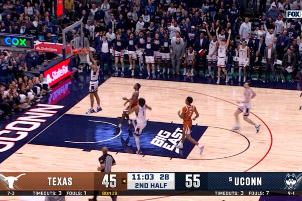 Jayden Ross goes FLYING for huge poster, extending UConn's lead over Texas