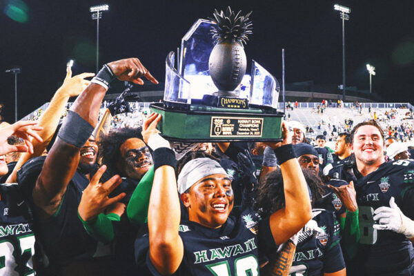 Hawaii Stuns Cal With a Clutch Touchdown Pass to Win Hawaii Bowl