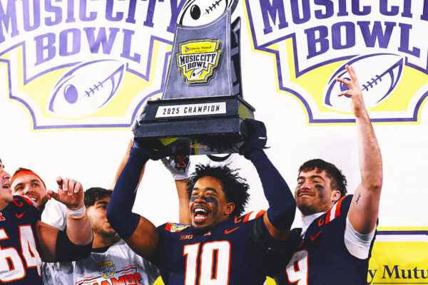 Game-Winning FG Lifts Illinois Over Tennessee in Music City Bowl