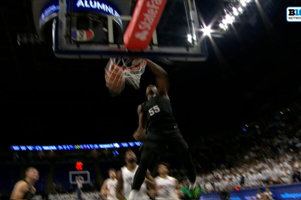 Michigan State's Coen Carr finishes fastbreak break with AUTHORITY against Penn State