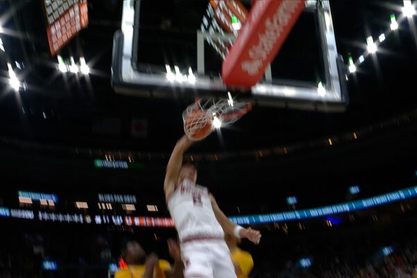 Andrej Stojaković goes coast to coast for TOUGH slam dunk, extending Illinois' lead over Missouri
