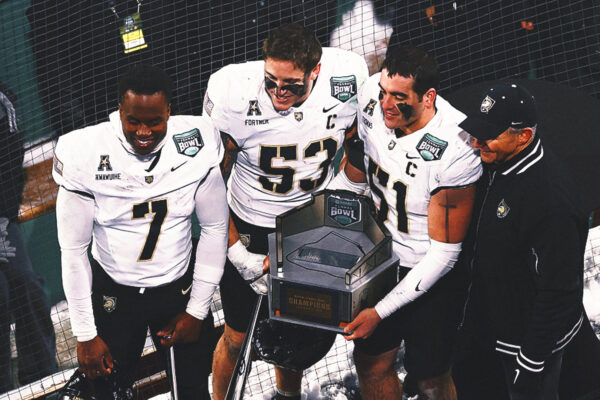 Army Dominates UConn, 41-16, In Wasabi Fenway Bowl