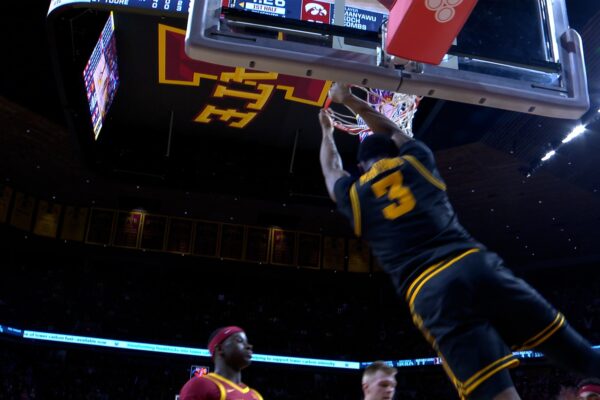 Isaia Howard finds Cam Manyawu for alley-oop SLAM, extending Iowa's lead over Iowa State