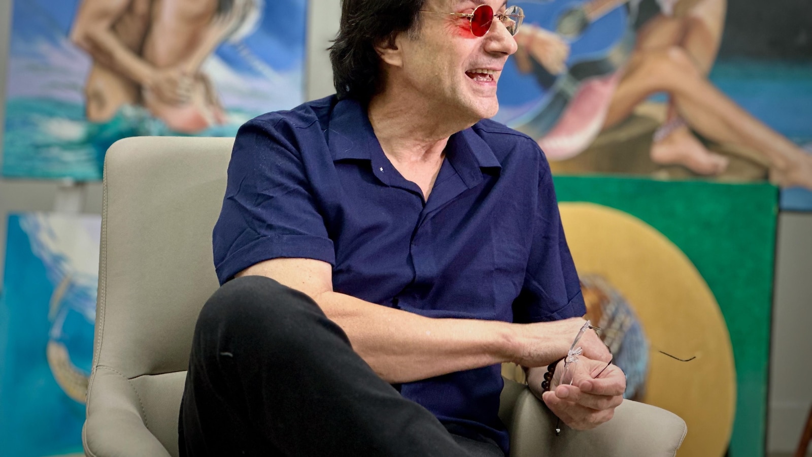 From red donkeys to vibrant art: Colorblind painter’s colorful journey