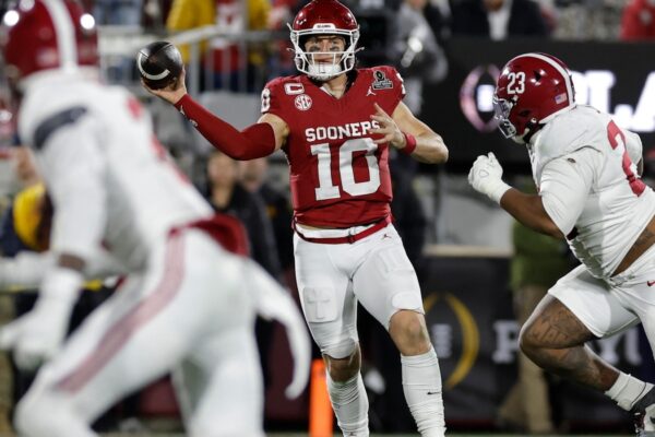 50 Cent’s ‘Many Men’ electrifies Oklahoma crowd, and Sooners score two plays later
