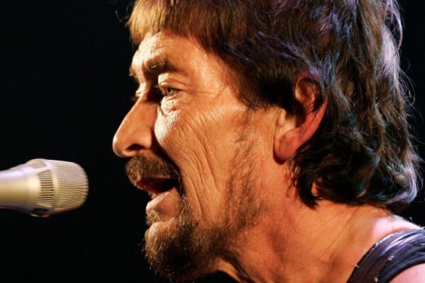 Singer-songwriter Chris Rea, known for ‘Driving Home for Christmas,’ dies at 74