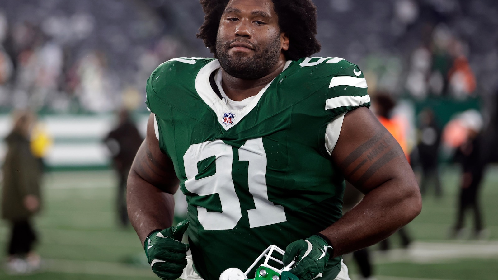 Jets D-lineman Jowon Briggs is a one-man band, a tenor who can tackle and play 12 instruments