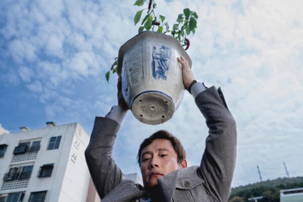 Movie Review: The Korean satire ‘No Other Choice’ is a masterful thriller from Park Chan-wook
