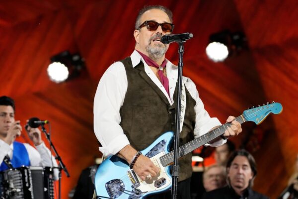 Raul Malo, the soulful tenor and frontman of The Mavericks, has died at age 60