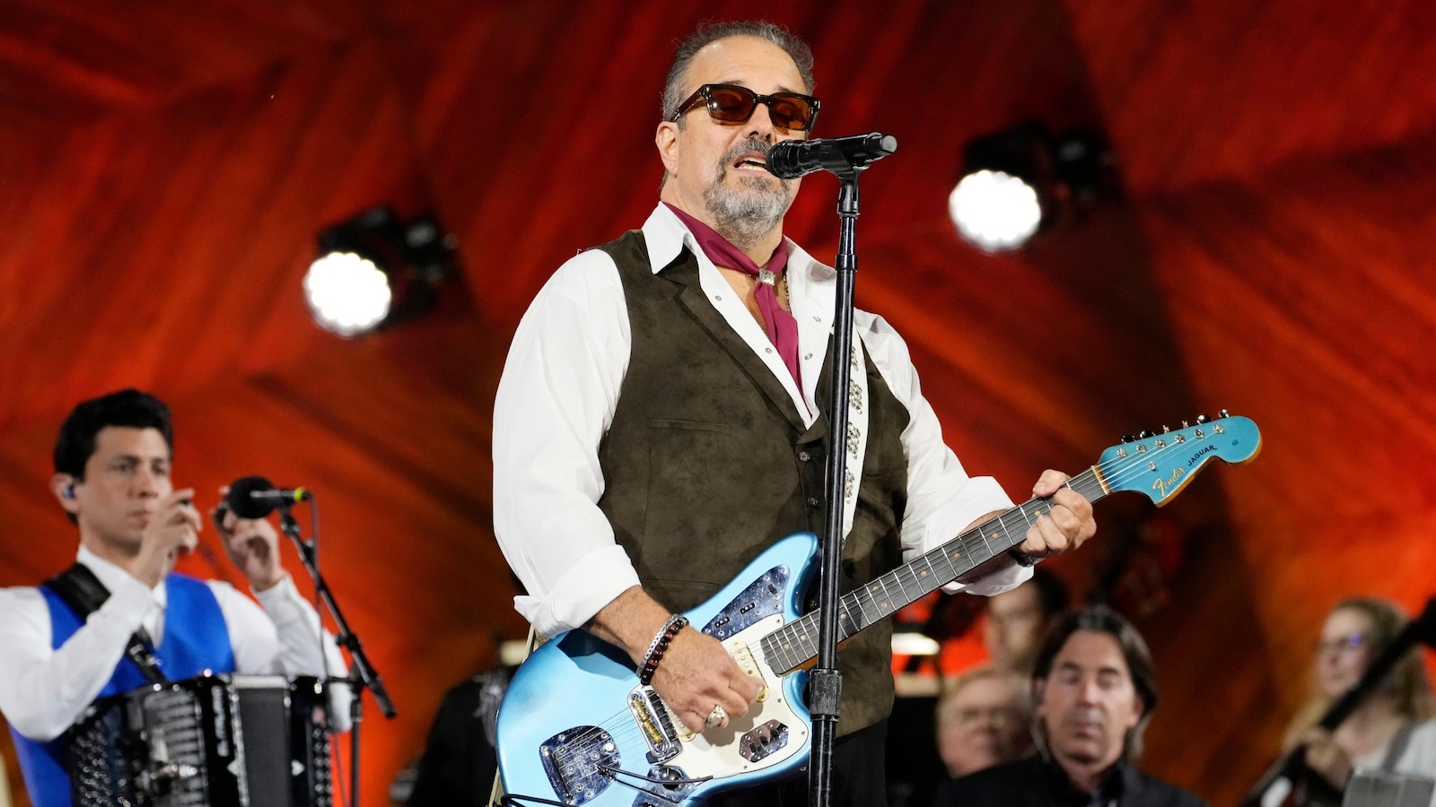 Raul Malo, the soulful tenor and frontman of The Mavericks, has died at age 60