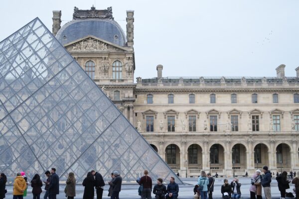 Louvre reopens fully after staff vote to suspend strike