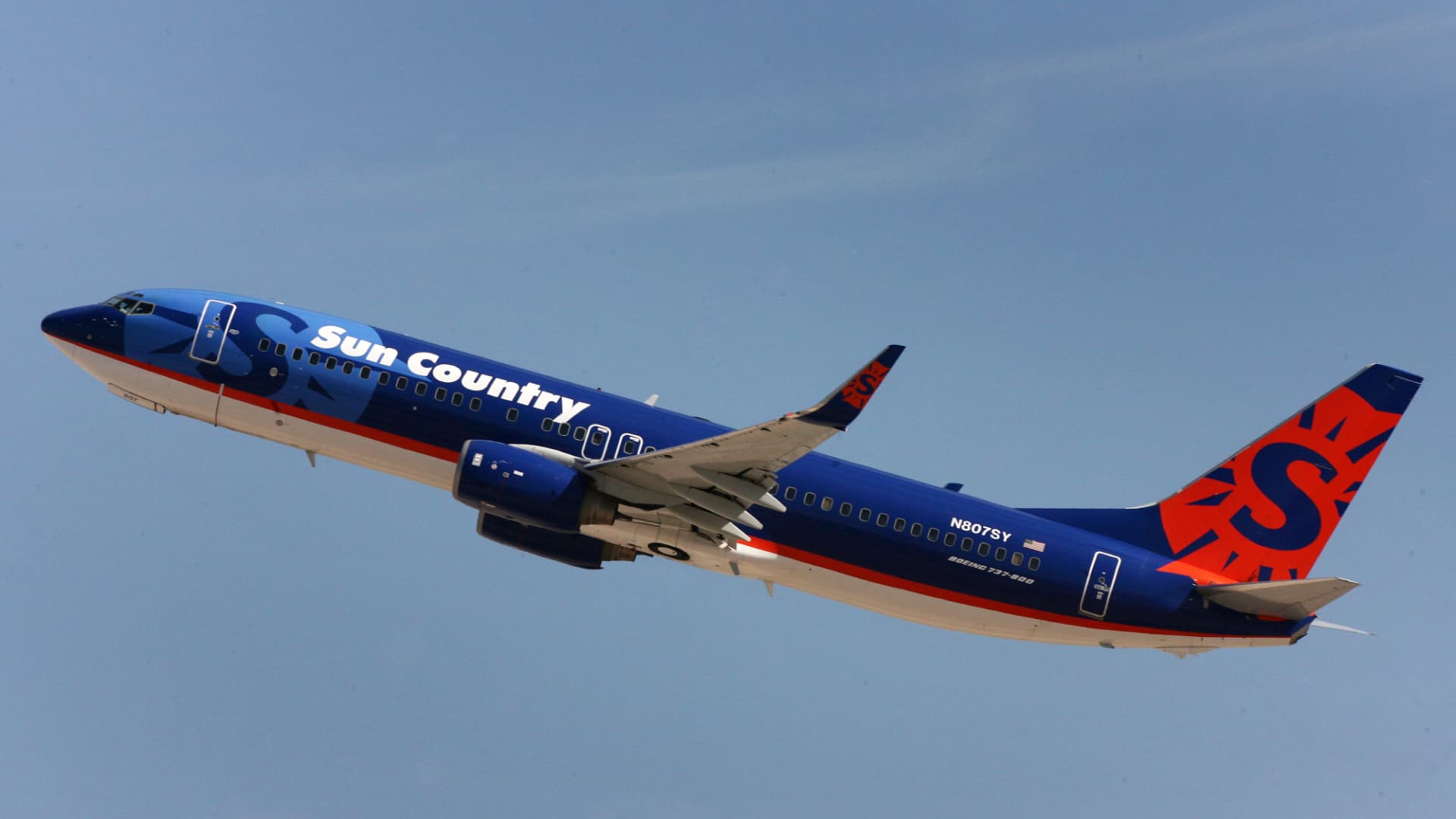 Allegiant to buy Sun Country in .5 billion cash and stock deal