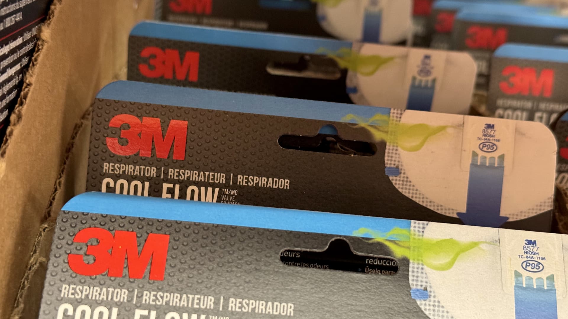 3M forecasts annual profit below estimates, shares down