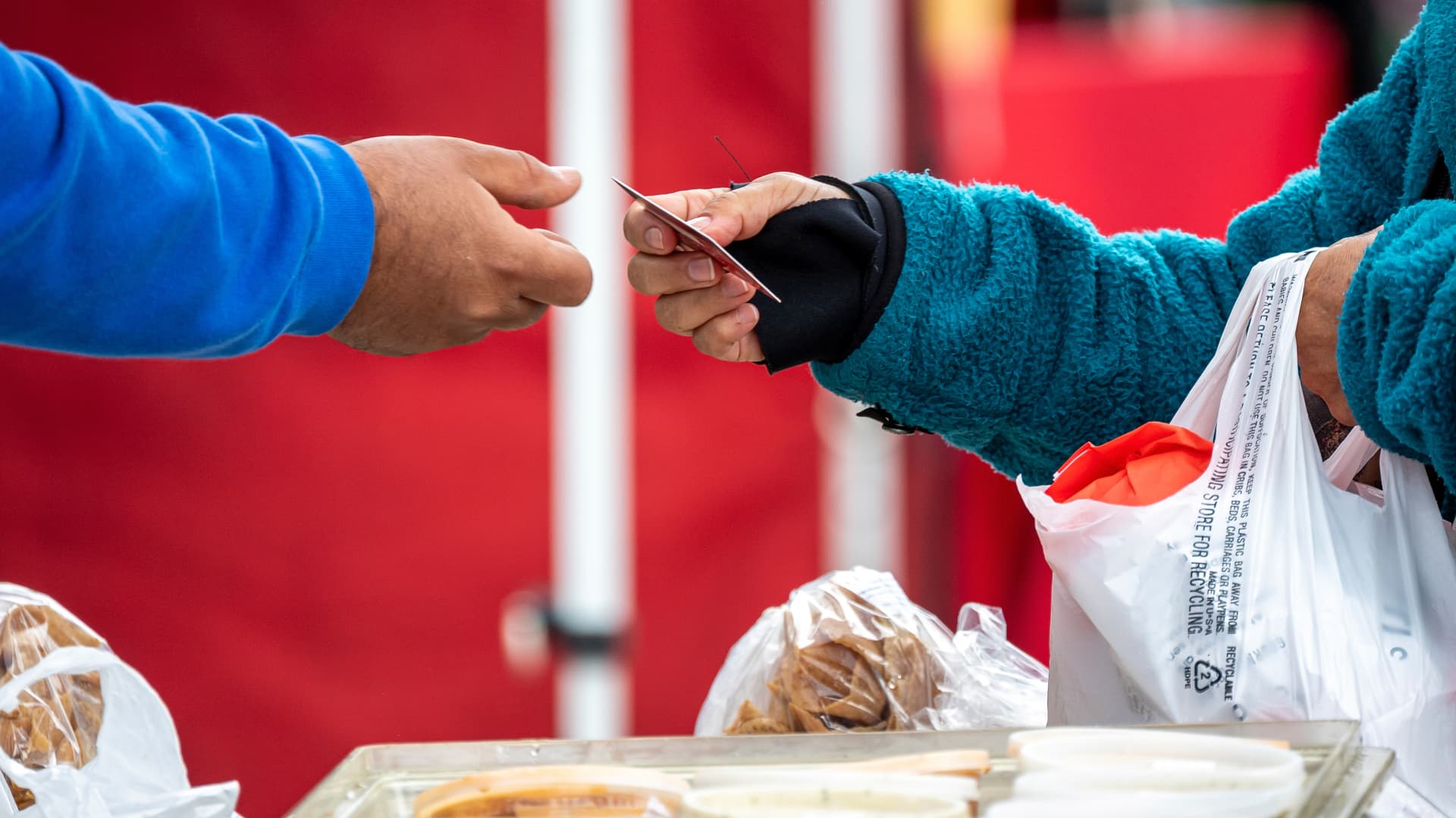 Trump calls for one-year cap on credit card interest rates at 10%