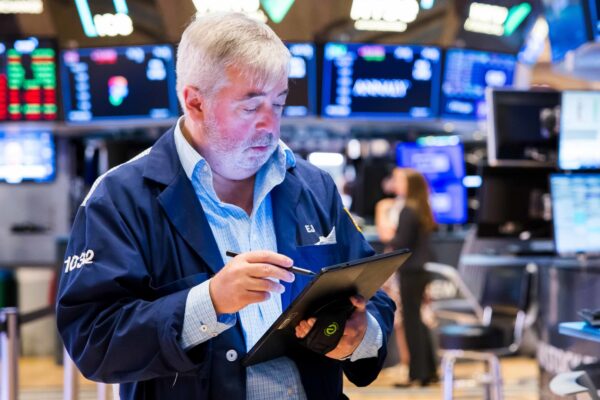 These are the most overbought and oversold stocks in the S&P 500 as 2026 begins