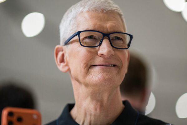 Apple and Caterpillar lead a big week of reports