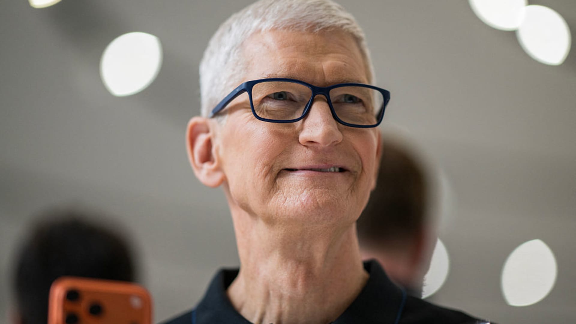 Apple and Caterpillar lead a big week of reports