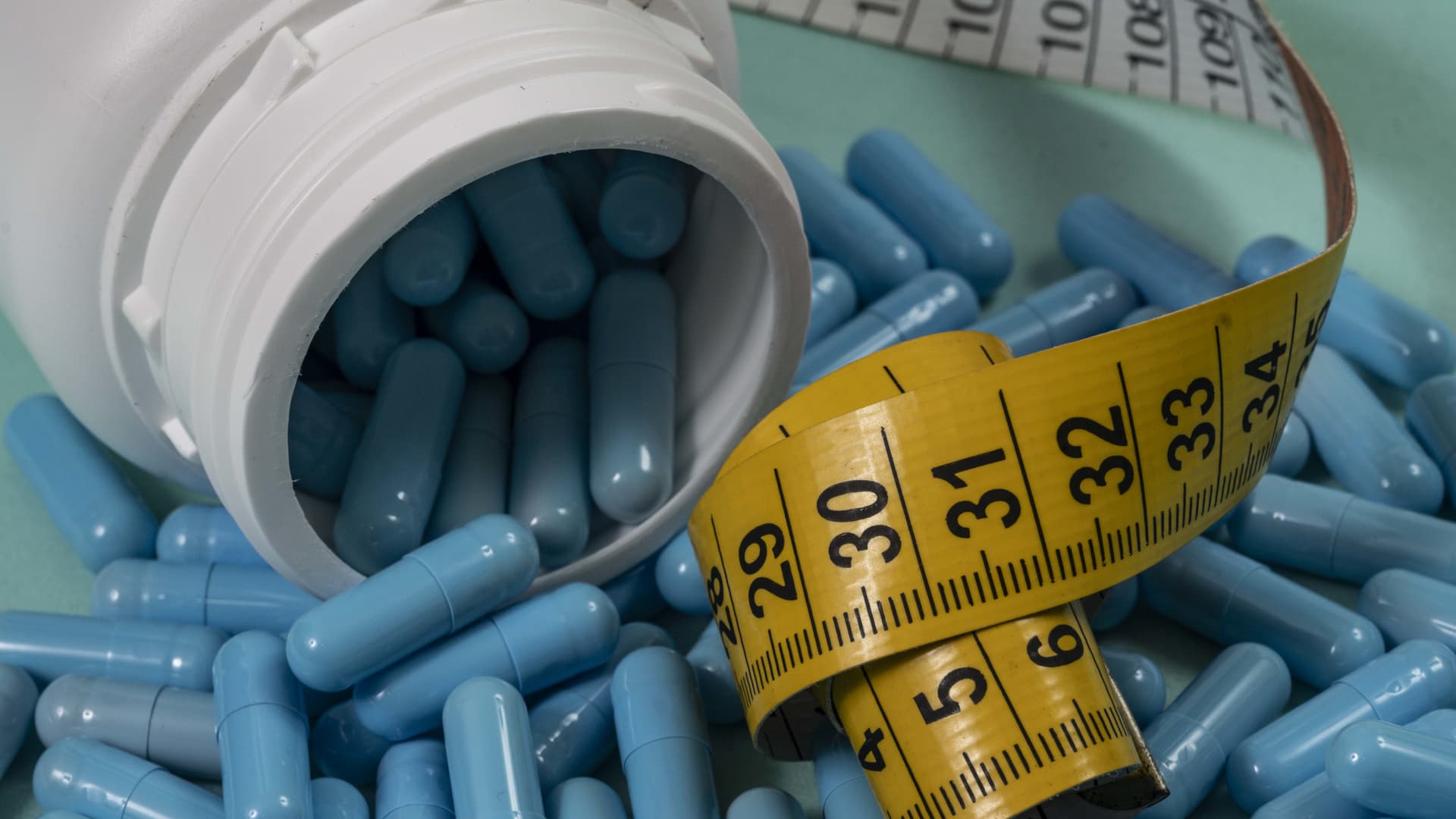 Airlines to save on fuel as weight-loss pills grow popular, Wall Street says