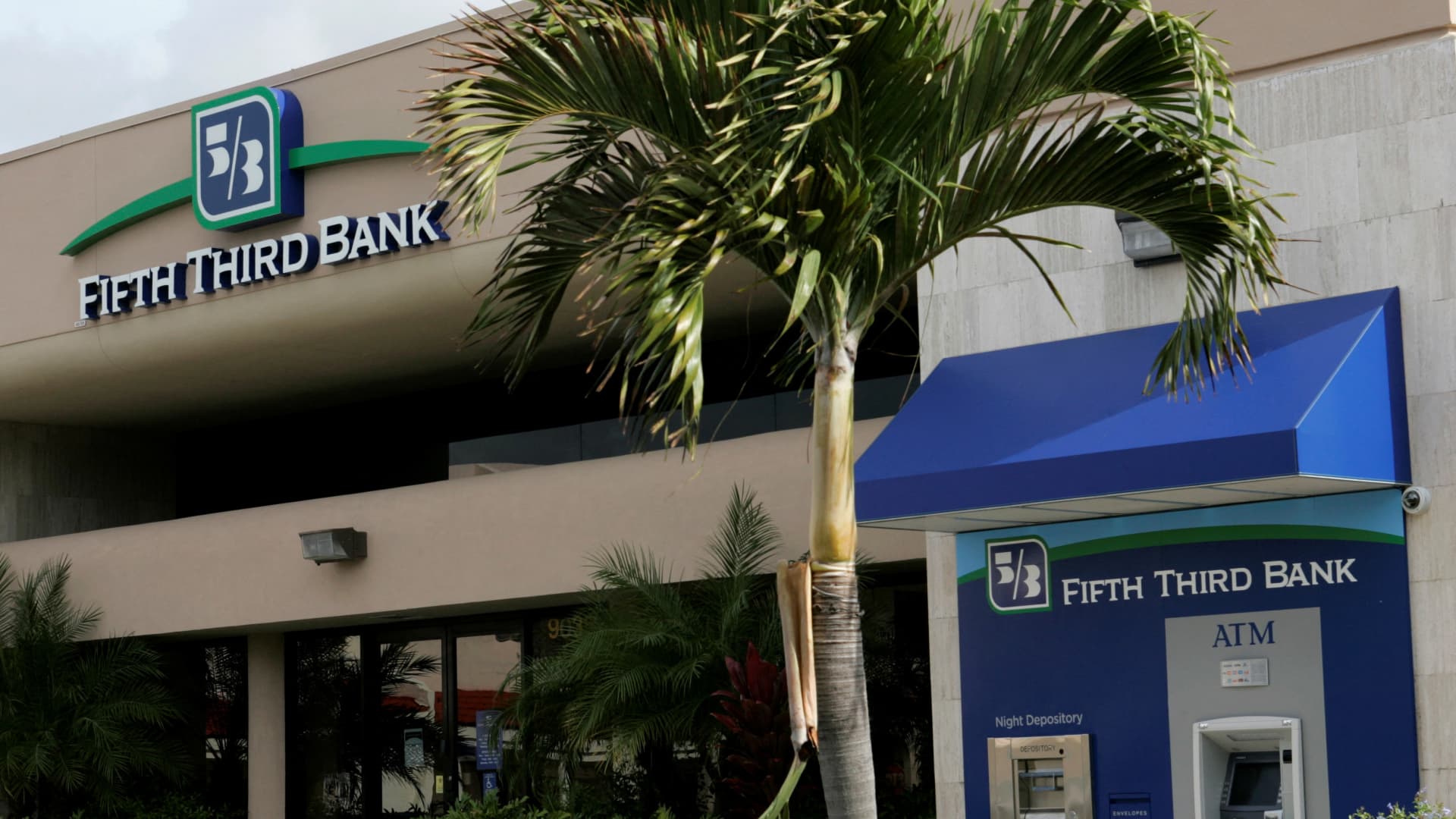 Dividend growth stocks offer attractive returns and less risk, per Nuveen