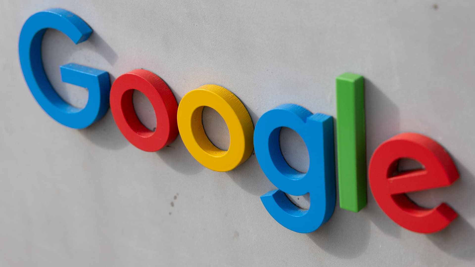 Alphabet is coming off a strong year. One analyst sees even more upside for the Google parent