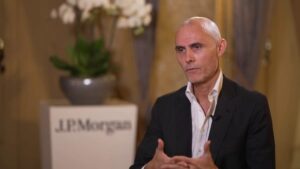 Meta delays Ray-Ban Display global rollout due to inventory limits