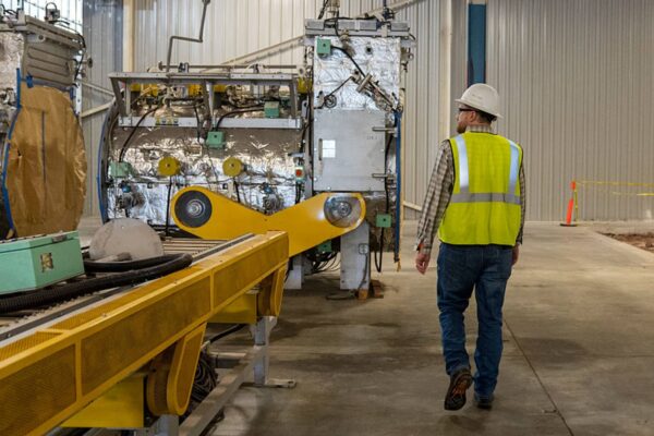 U.S. to inject .6 billion into rare earths miner for 10% stake, FT reports