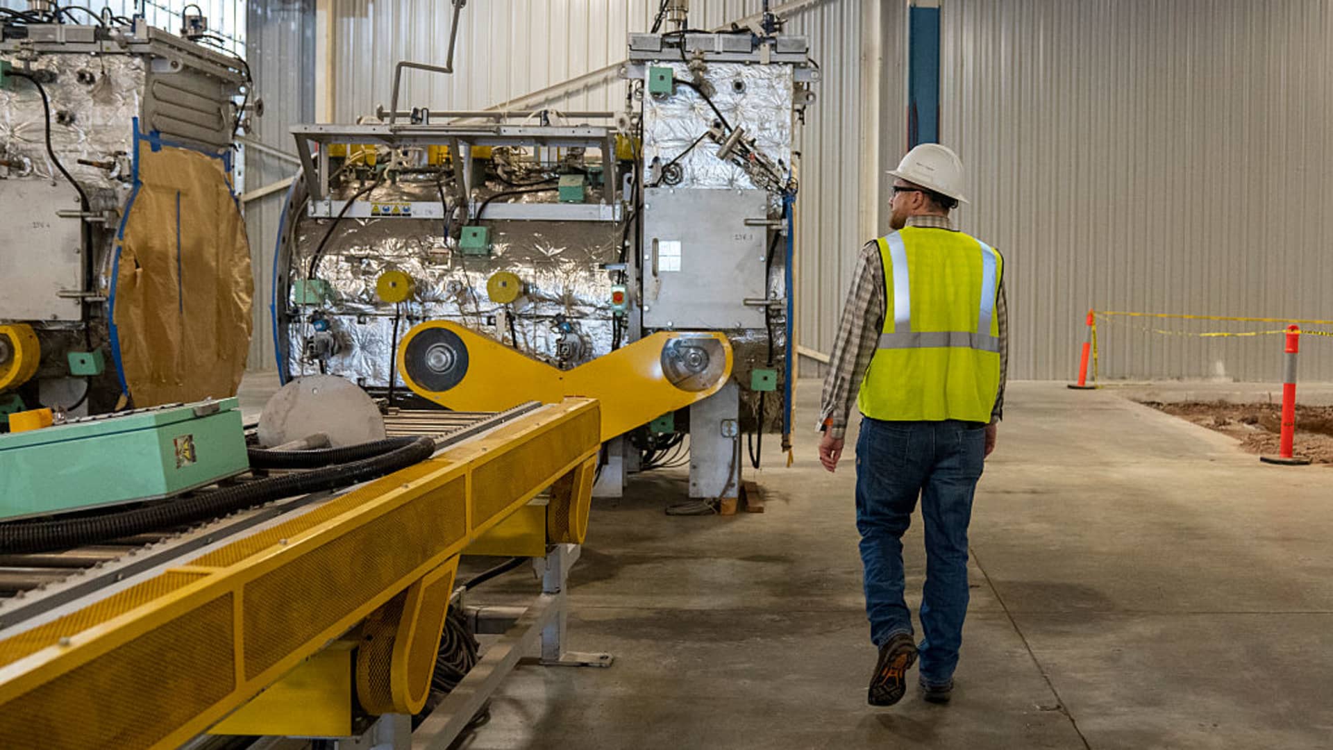 U.S. to inject .6 billion into rare earths miner for 10% stake, FT reports