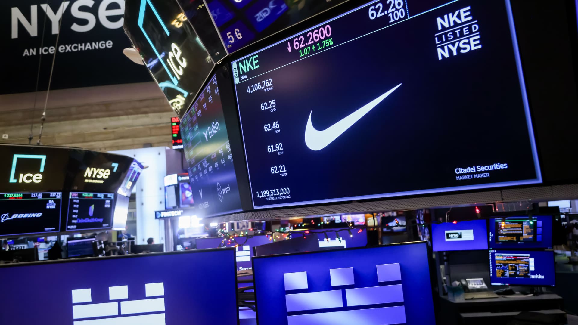 Jim Cramer calls a Wall Street analyst downgrade of Nike stock ‘fatuous’