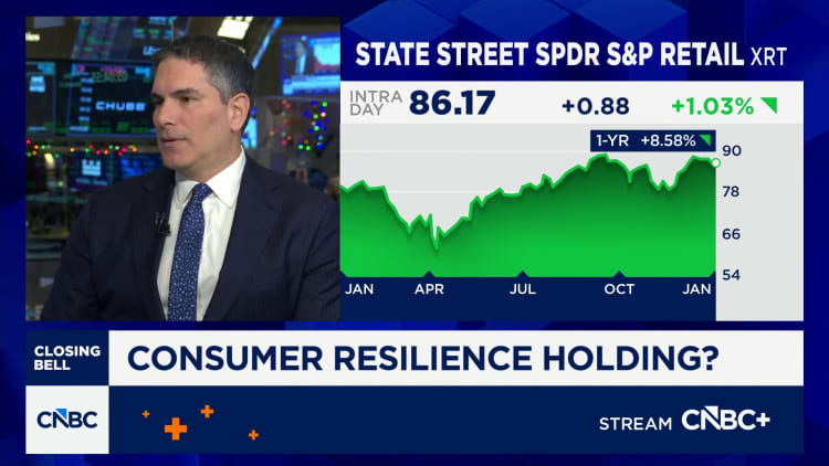 Consumer outlook improves despite job worries