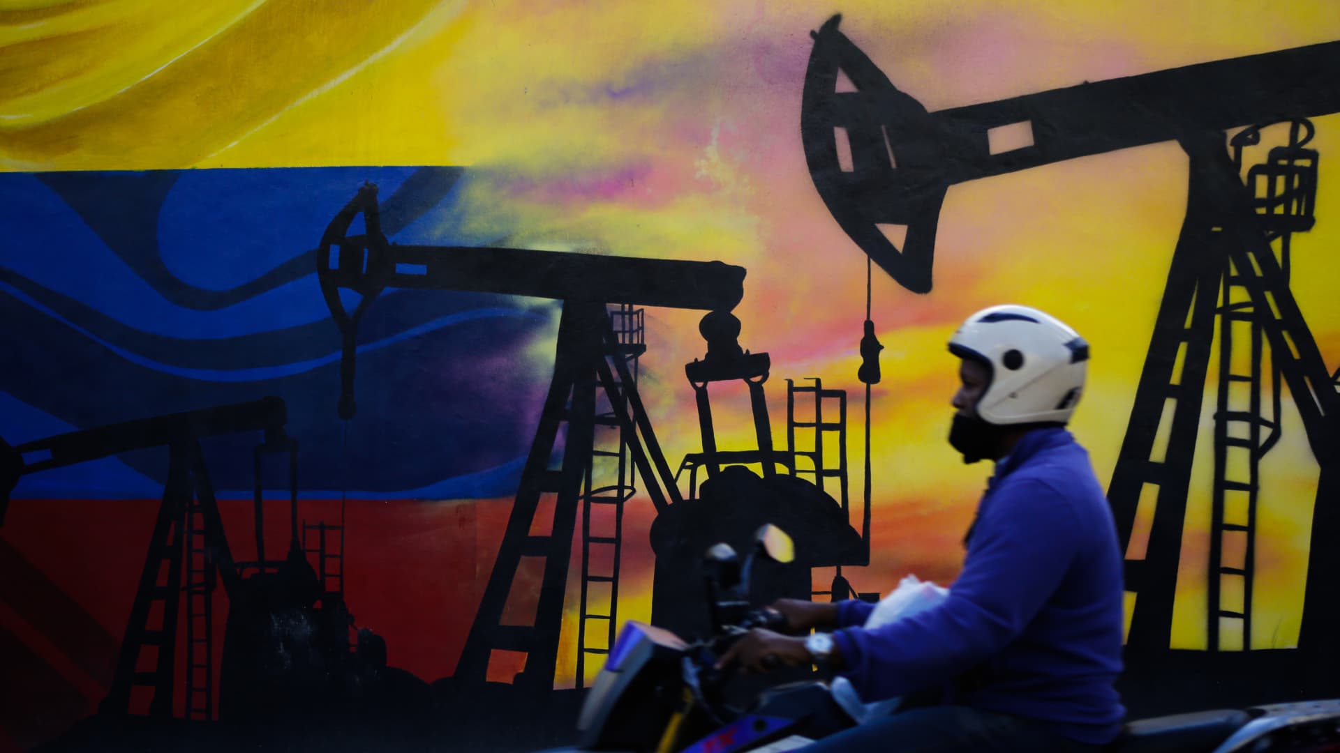 Crude prices lower as Maduro overthrow casts uncertainty over Venezuela