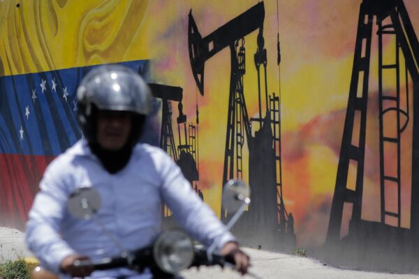 Oil sales from Venezuela to continue indefinitely, sanctions will be reduced, sources say