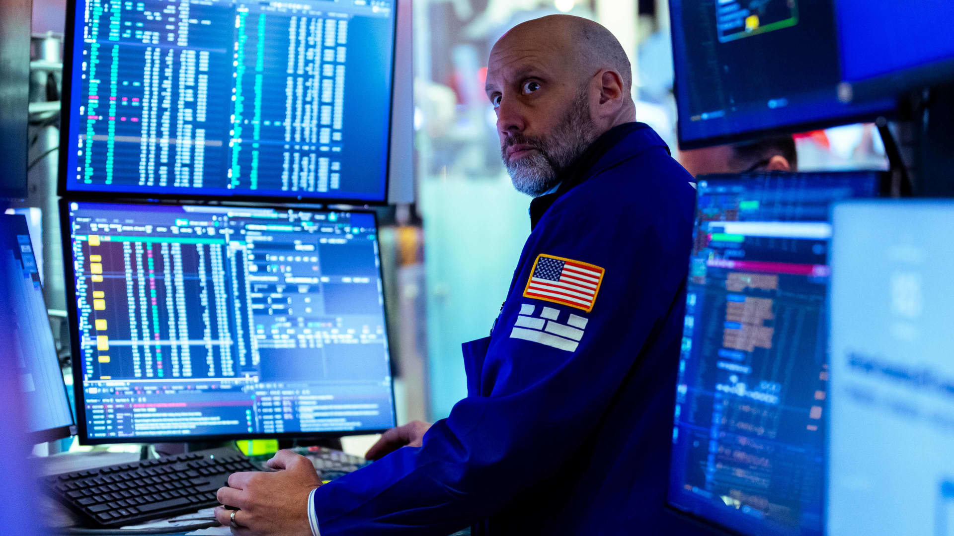 Katie Stockton reviews some of Fairlead’s best trades of 2025, including Tesla and Estee Lauder