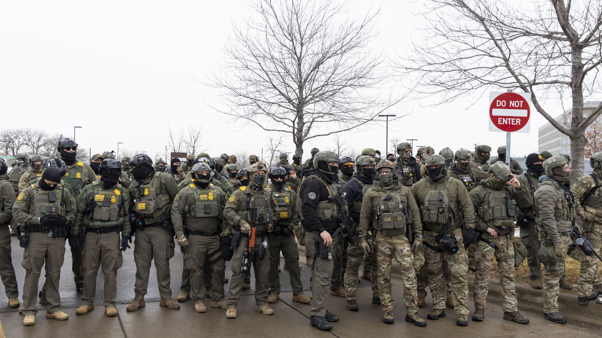 Pentagon readies 1,500 troops for potential Minnesota deployment