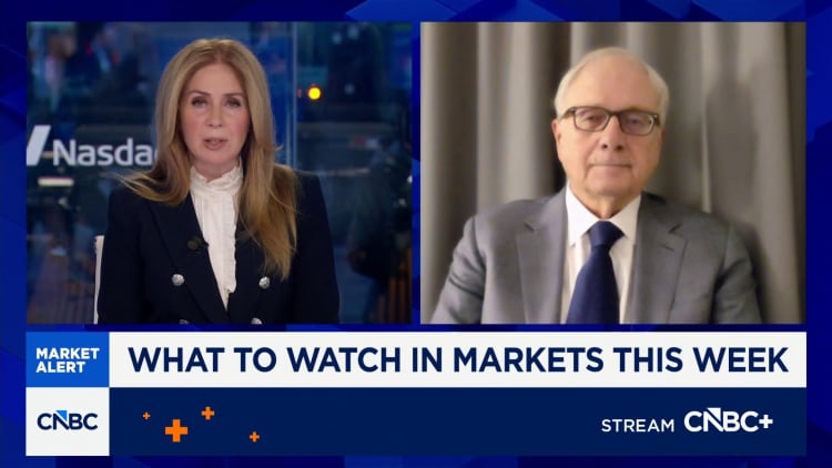 Dollar drops, gold surges as Trump’s Fed pressure campaign raises fears