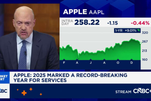 Apple picks Google’s Gemini to run AI-powered Siri coming this year