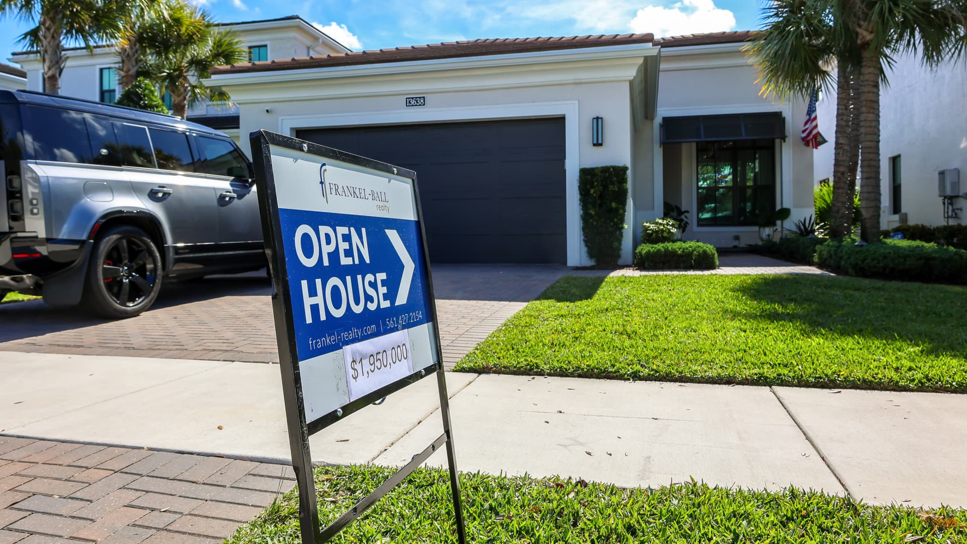 Pending home sales drop sharply in December