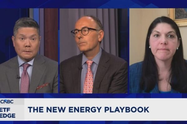 Small companies rising quickly to rival Big Tech as AI ‘s best trade