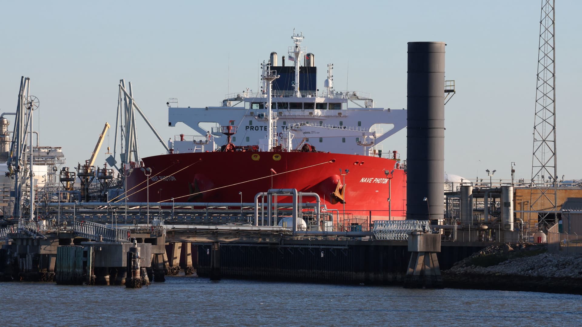 U.S. getting 30% higher price for Venezuela oil says energy chief