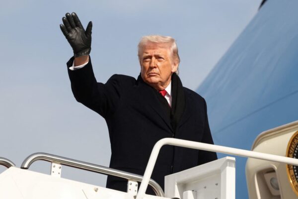Trump’s plane lands safely after ‘minor electrical issue,’ Davos trip to continue
