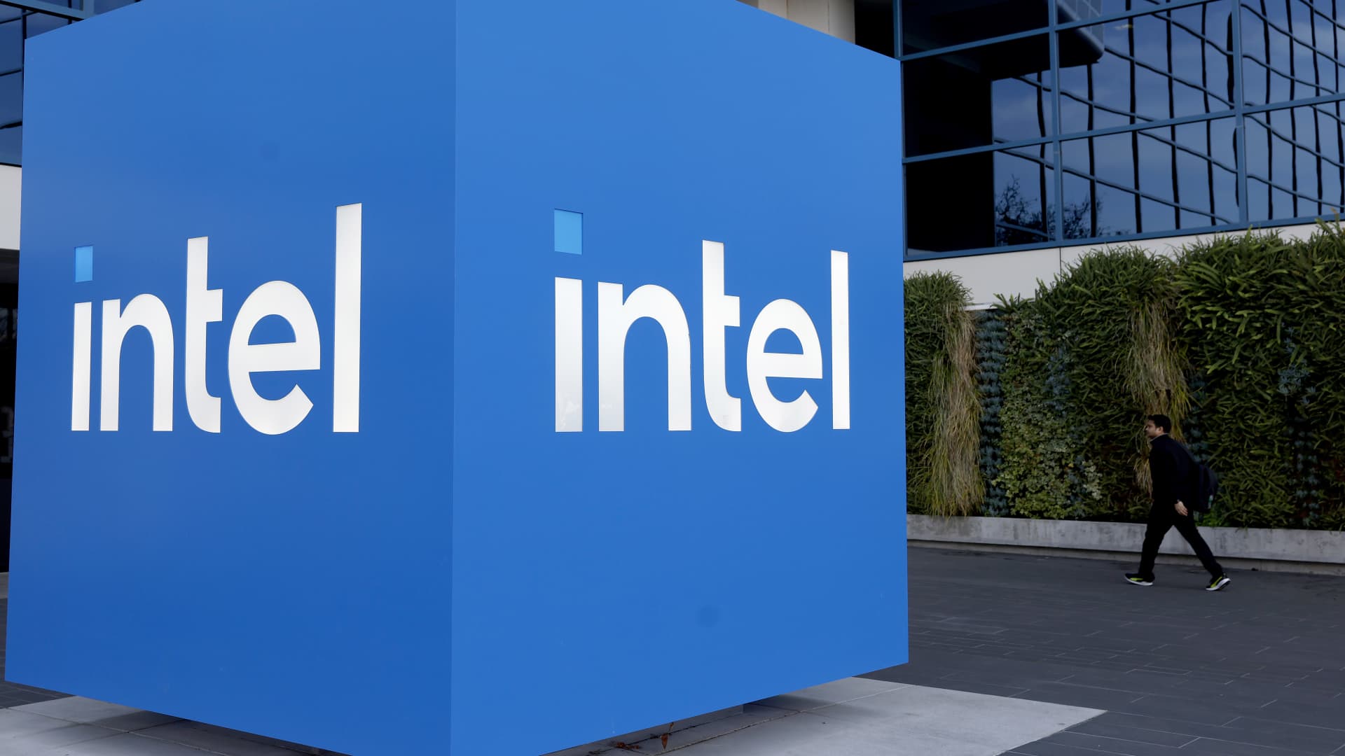 Intel’s likely to still move higher. Here’s a ‘no-cost’ options strategy to play it