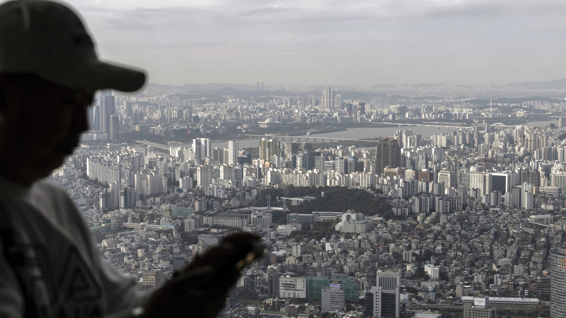 Trump hikes South Korea tariffs — markets focus on Big Tech earnings