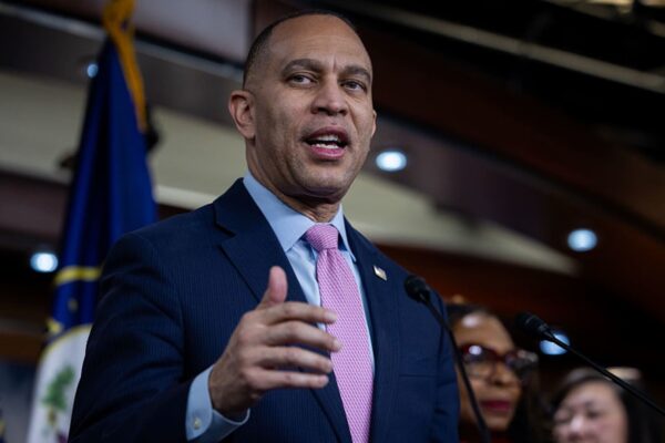 Democrats threaten Kristi Noem impeachment if Trump doesn’t fire her