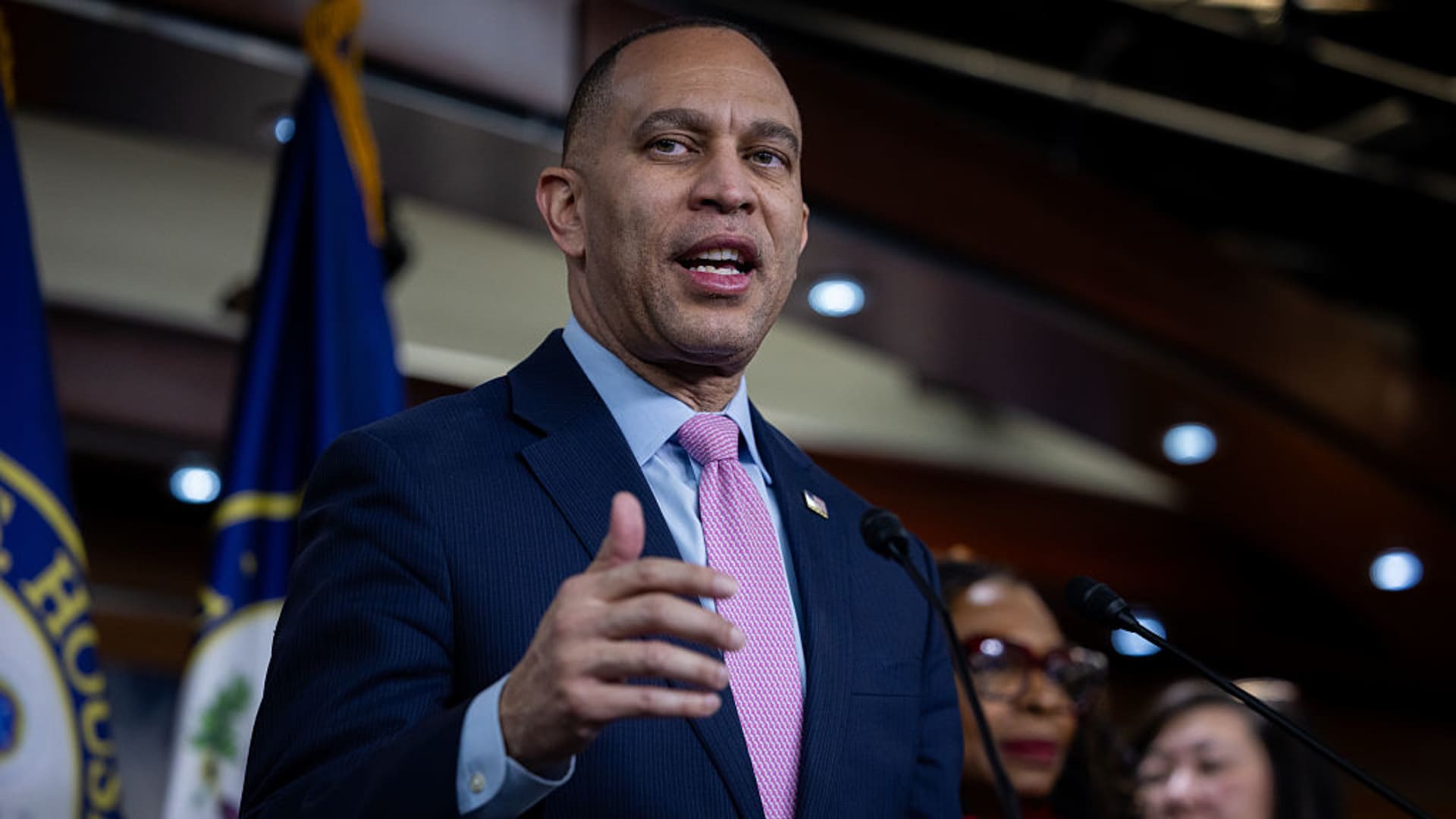 Democrats threaten Kristi Noem impeachment if Trump doesn’t fire her