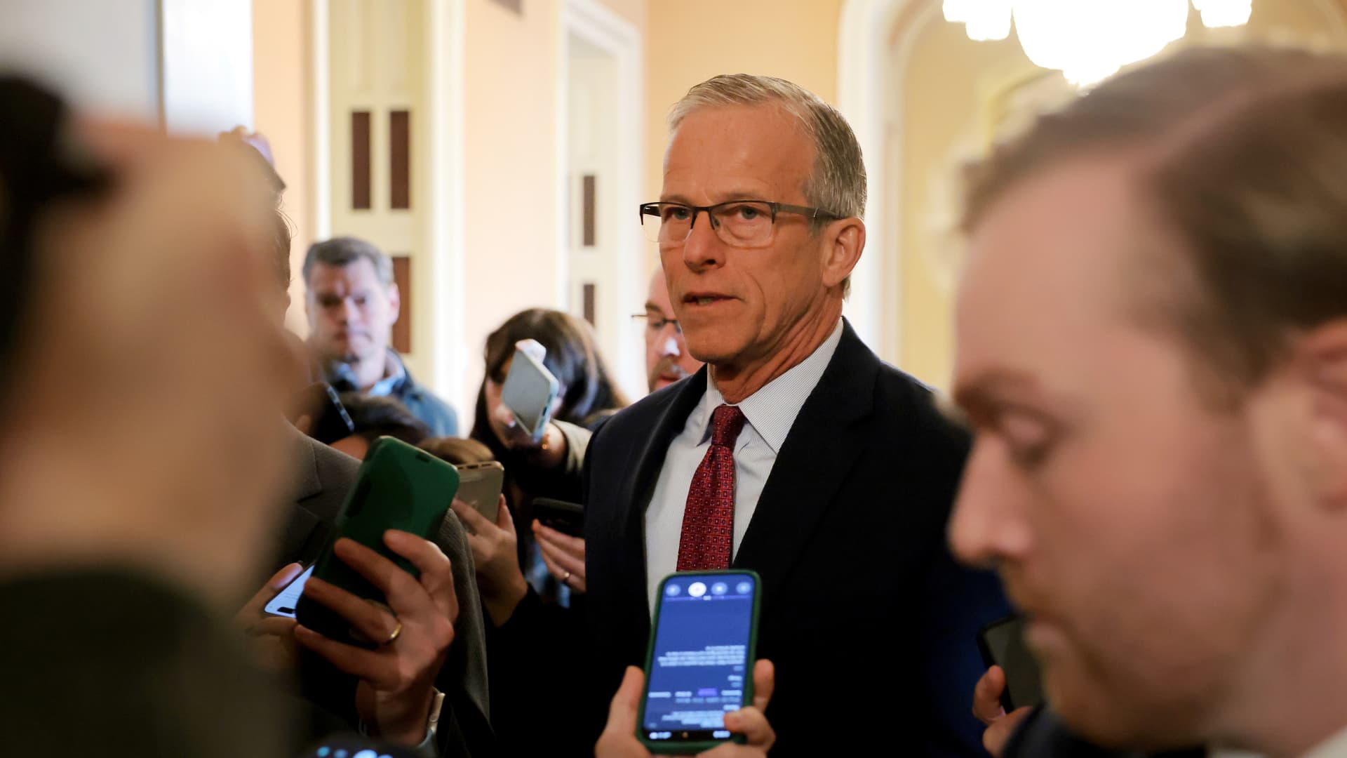 Government shutdown: Republicans mull escape hatch