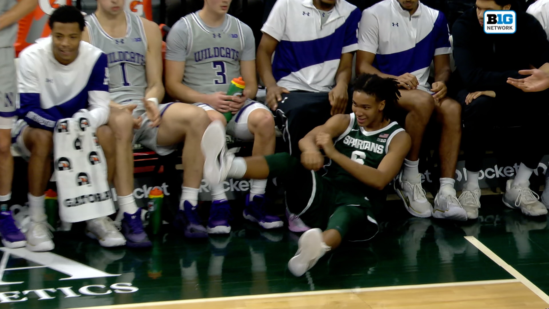 Jordan Scott drills 3-PT shot for a BIG four-point play, No.12 MSU takes lead over Northwestern
