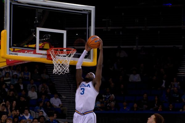 UCLA's Eric Dailey Jr. finishes alley-oop dunk vs. Maryland