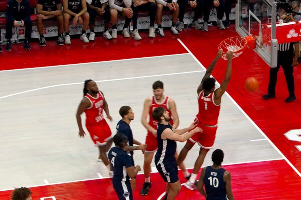 Bruce Thornton finds Amare Bynum for alley oop dunk, extending Ohio State's lead over Penn State