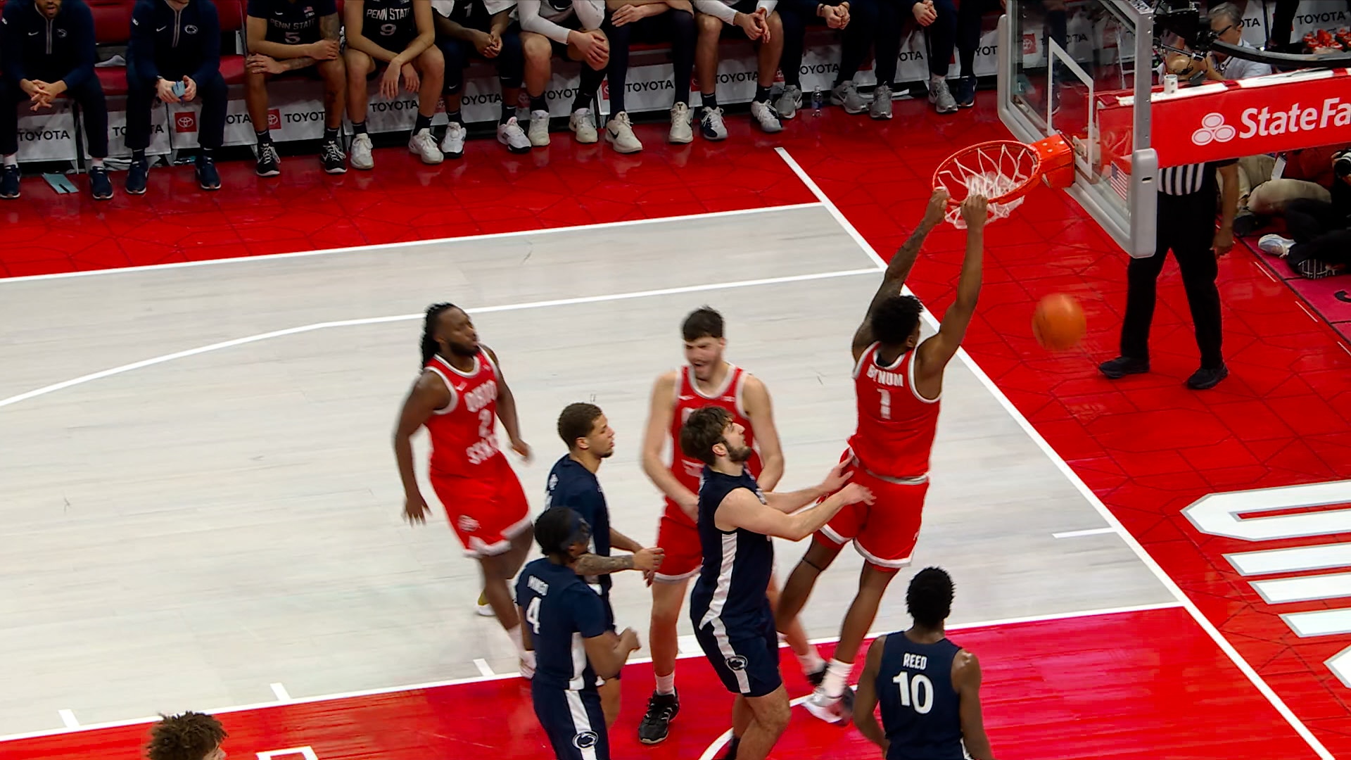 Bruce Thornton finds Amare Bynum for alley oop dunk, extending Ohio State's lead over Penn State